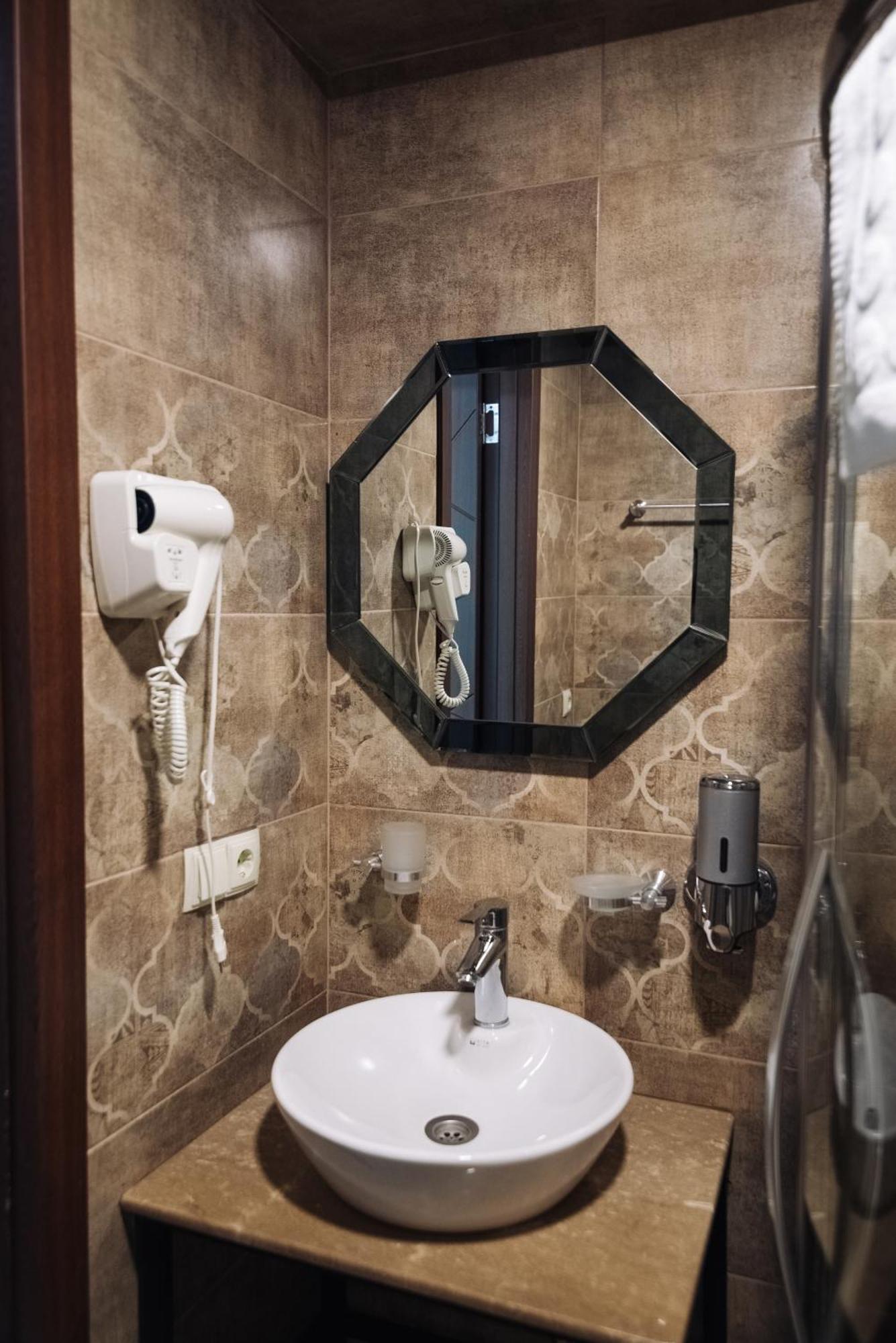 Royal Plaza Hotel Тбилиси Номер фото